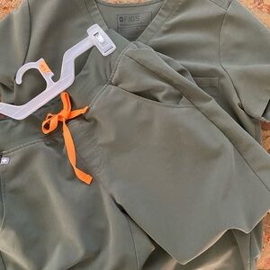 Figs green scrub set